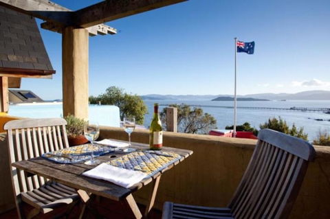 Eastbourne Escape - Tourism Bookings NZ 0