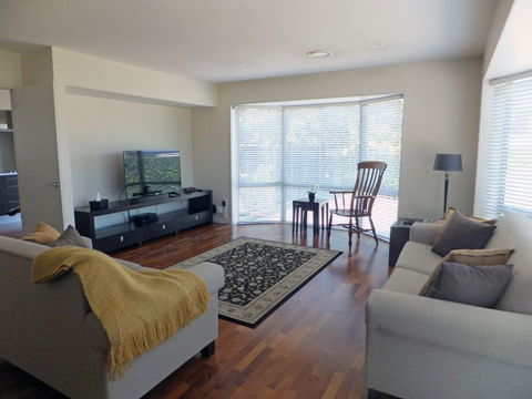 Strowan Townhouse - Tourism Bookings NZ 0