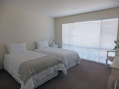 Strowan Townhouse - Tourism Bookings NZ 3