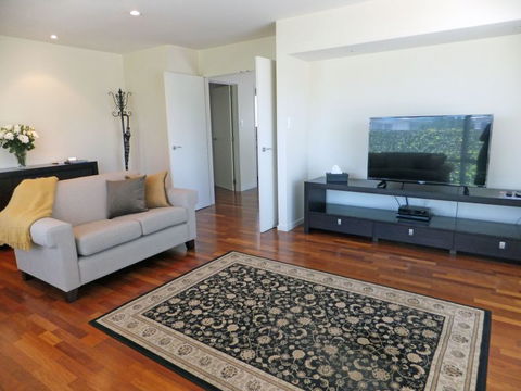 Strowan Townhouse - Tourism Bookings NZ 11