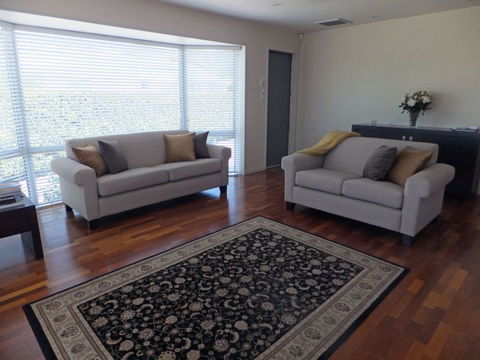 Strowan Townhouse - Tourism Bookings NZ 12