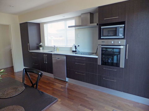 Strowan Townhouse - Tourism Bookings NZ 17