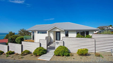Above The Cut - Tourism Bookings NZ 1
