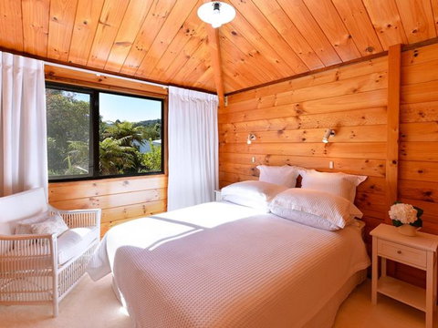 Lakefront Escape - Tourism Bookings NZ 4