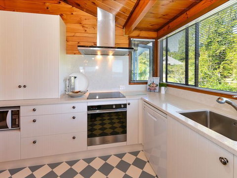 Lakefront Escape - Tourism Bookings NZ 5