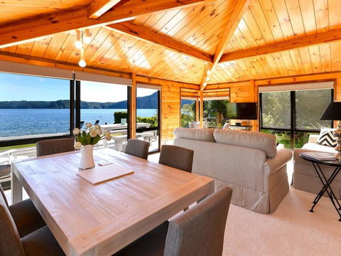 Lakefront Escape - Tourism Bookings NZ 6