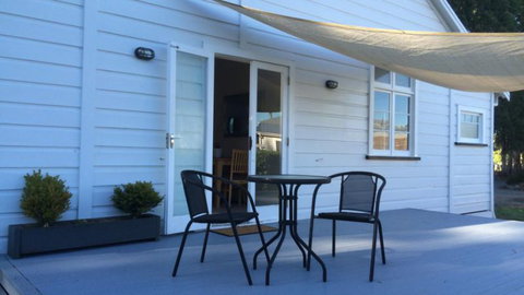 The Winedrinkers Cottage - Tourism Bookings NZ 0