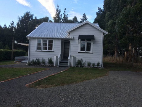 The Winedrinkers Cottage - Tourism Bookings NZ 1