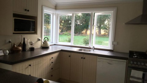 The Winedrinkers Cottage - Tourism Bookings NZ 6