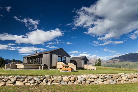 Lake Ohau Quarters - Tourism Bookings NZ 1