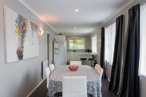 Lazy Susan's Retreat - Tourism Bookings NZ 2