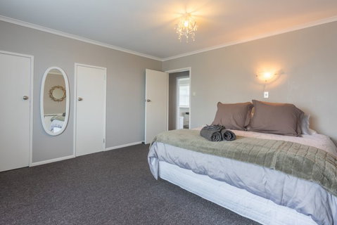 Lazy Susan's Retreat - Tourism Bookings NZ 11