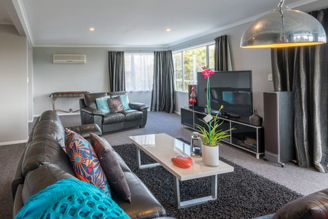 Lazy Susan's Retreat - Tourism Bookings NZ 12