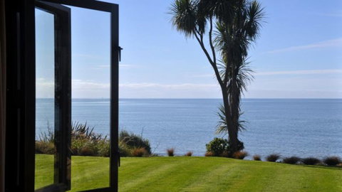 Adrift In Golden Bay - Beachfront Cottages - Tourism Bookings NZ 1