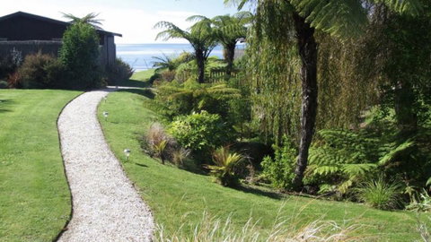 Adrift In Golden Bay - Beachfront Cottages - Tourism Bookings NZ 4
