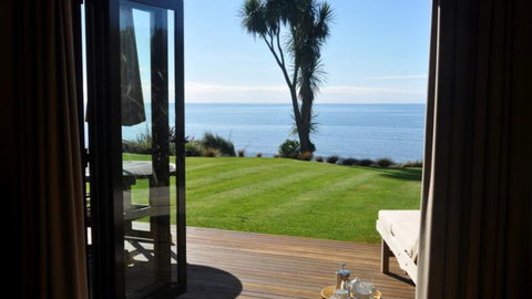Adrift In Golden Bay - Beachfront Cottages - Tourism Bookings NZ 10