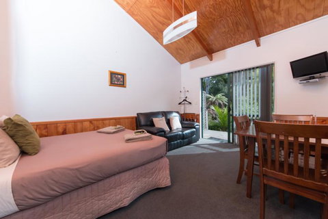 Kauri Coast TOP 10 Holiday Park - Tourism Bookings NZ 1