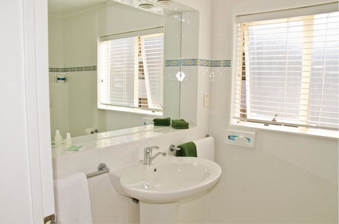 Beachfront Motel - Tourism Bookings NZ 3