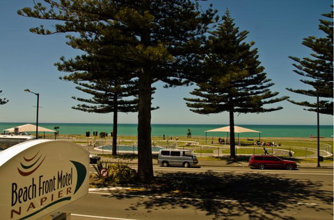 Beachfront Motel - Tourism Bookings NZ 4