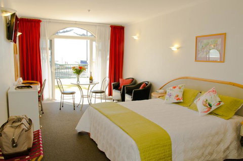 Beachfront Motel - Tourism Bookings NZ 11