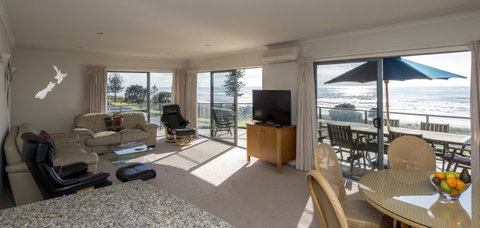 The Reef Beachfront Apartments - Tourism Bookings NZ 5