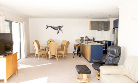 The Reef Beachfront Apartments - Tourism Bookings NZ 7