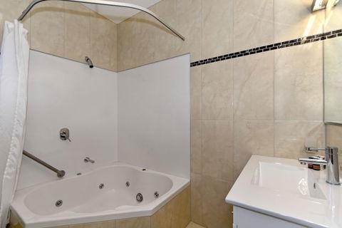 Aoraki Court Aoraki Mount Cook Village - Tourism Bookings NZ 1