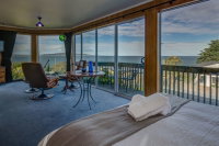 Kaka Point Luxury Spa Accommodation - Catlins