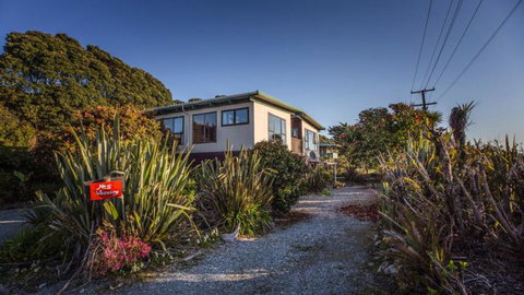 YHA Hokitika - Tourism Bookings NZ 0