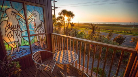 YHA Hokitika - Tourism Bookings NZ 12