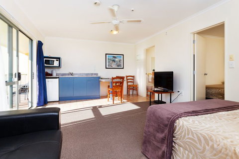 Elliott's Kapiti Coast Motor Lodge - Tourism Bookings NZ 1
