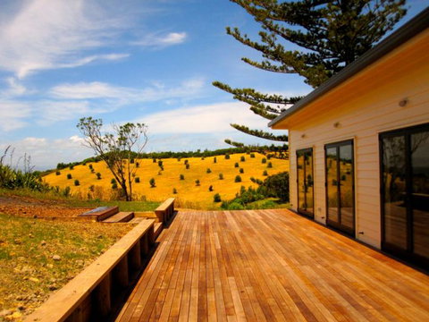 Rotoroa Island Hostel: The Superintendent's House - Tourism Bookings NZ 3