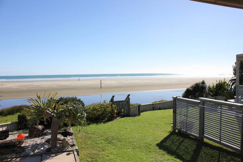 Ahipara Tides Absolute Beachfront - Tourism Bookings NZ 1