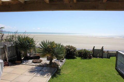 Ahipara Tides Absolute Beachfront - Tourism Bookings NZ 8