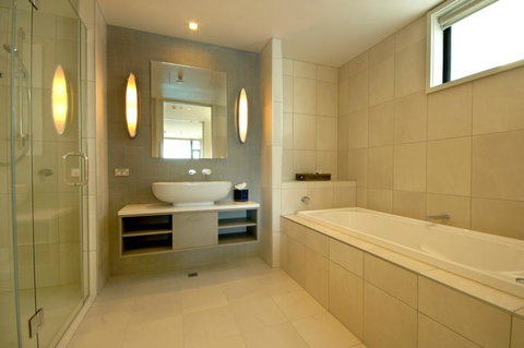 The Rees Luxury Apartments - Tourism Bookings NZ 9