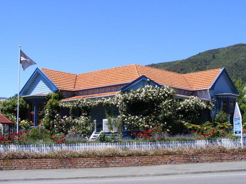 YHA Picton - Tourism Bookings NZ 1