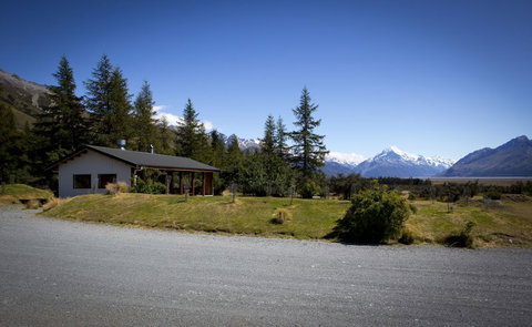 Glentanner Park Backpackers - Tourism Bookings NZ 1