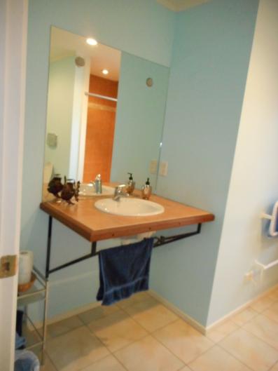 TwobobsBnB - Tourism Bookings NZ 0