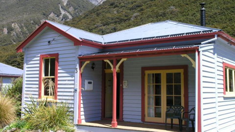 Arthur's Pass YHA, Mountain House Lodge - Tourism Bookings NZ 5
