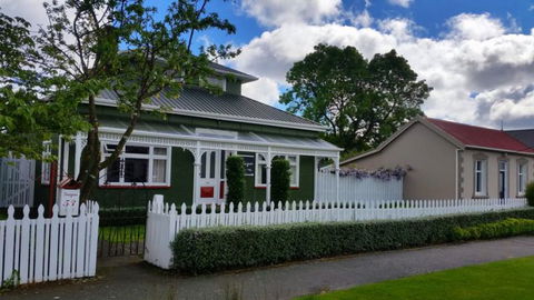 Designer Cottage B&B - Tourism Bookings NZ 3