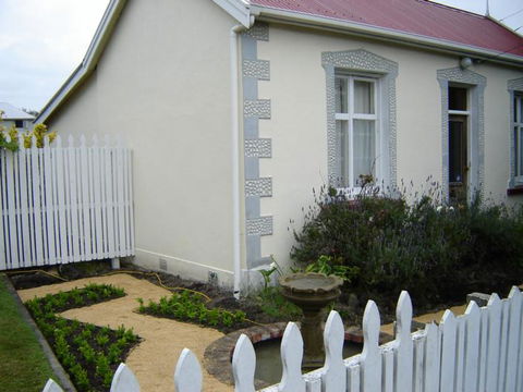 Designer Cottage B&B - Tourism Bookings NZ 13