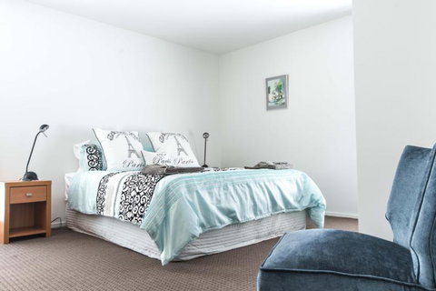 The Hammer's Bed And Breakfast - Tourism Bookings NZ 2