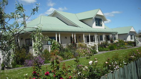 The Candlemaker's Country Cottage - Tourism Bookings NZ 4