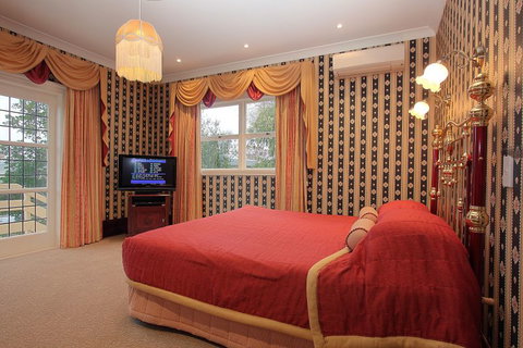 Eliza's Manor - Tourism Bookings NZ 1