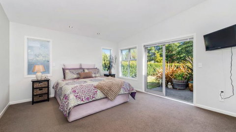 Lupin Lodge Bed & Breakfast - Tourism Bookings NZ 5