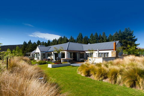 Hosted B&B Lodge | Websters On Wanaka - Tourism Bookings NZ 1