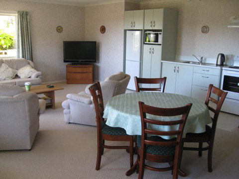 Tree Tops - Self Contained Apartment - Tourism Bookings NZ 5