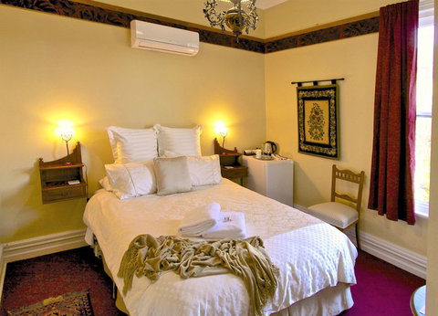 Bard House B&B Heritage Accommodation - Tourism Bookings NZ 1