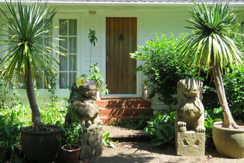 Bird Gardens Cottage - Tourism Bookings NZ 0