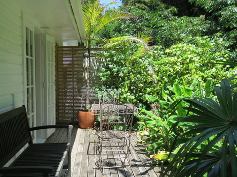 Bird Gardens Cottage - Tourism Bookings NZ 4
